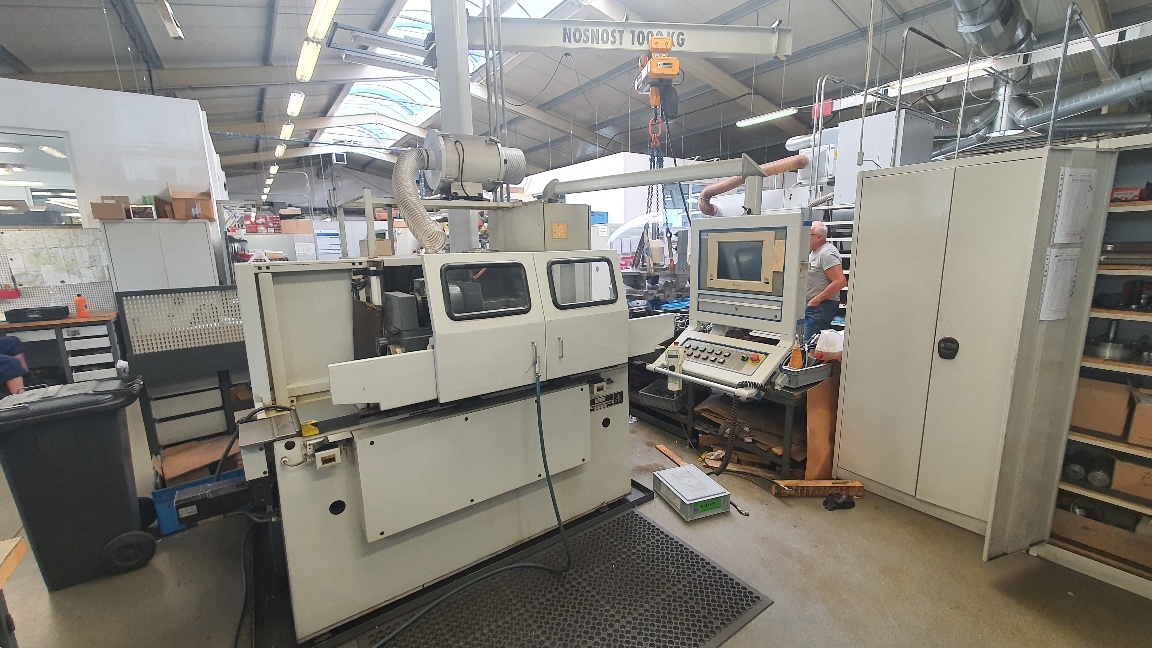 Hrotová bruska BU 28/630 CNC