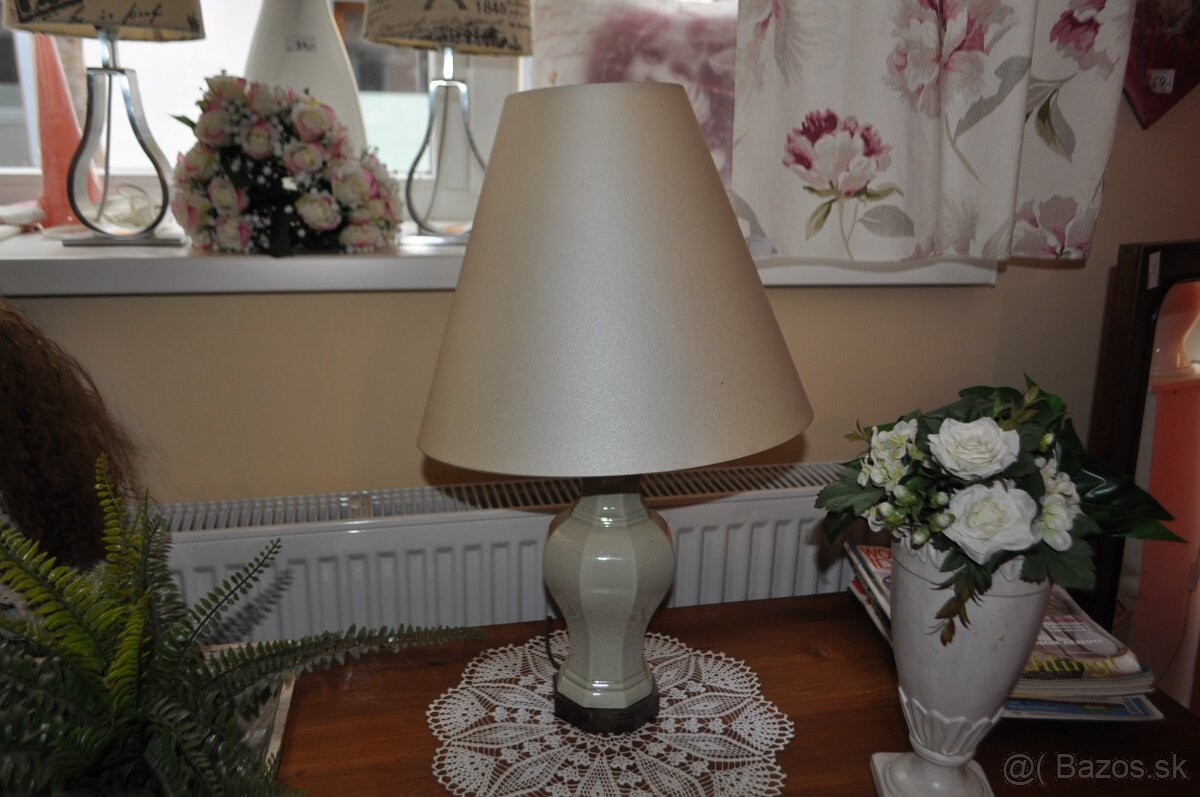 Stolové a podlahové lampy