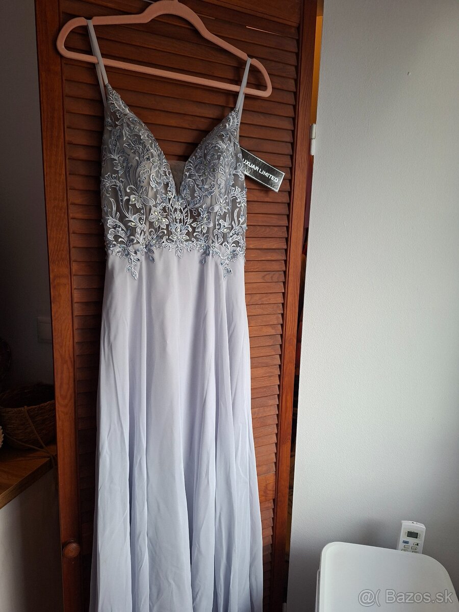 Spoločenské šaty sedia na S,M