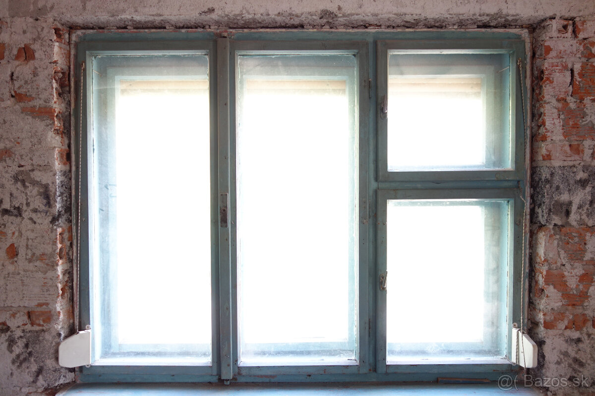 Darujem staré funkčné kastlové okno.