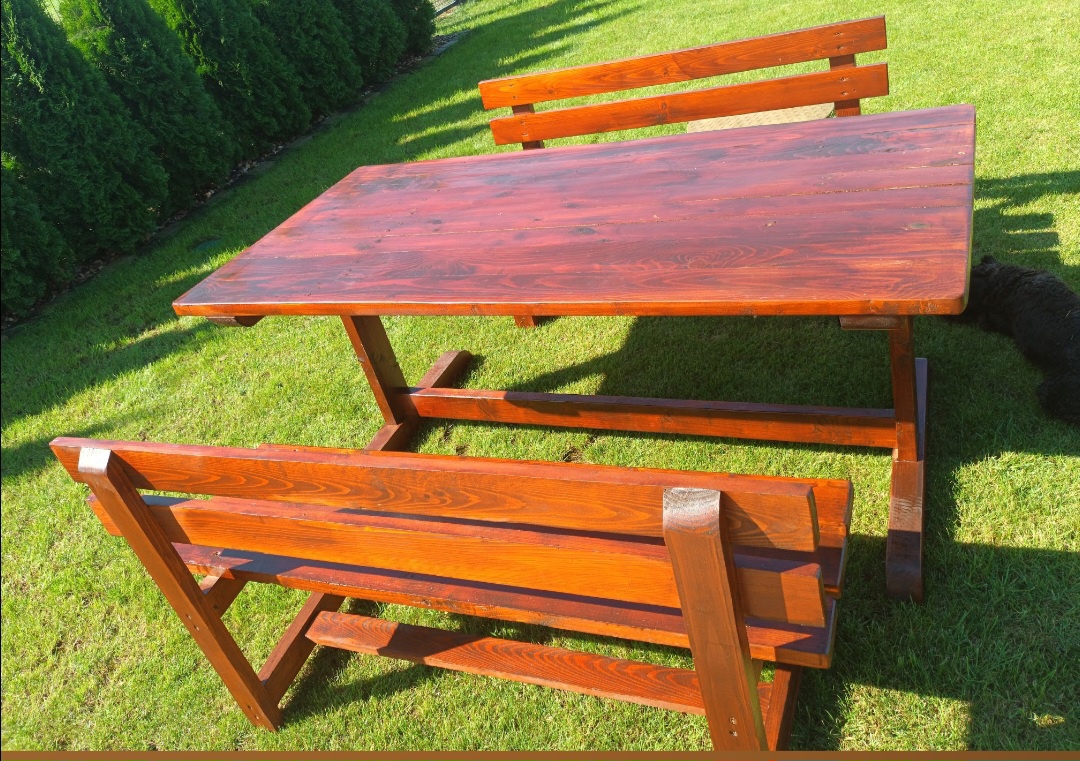 Stôl s lavicami