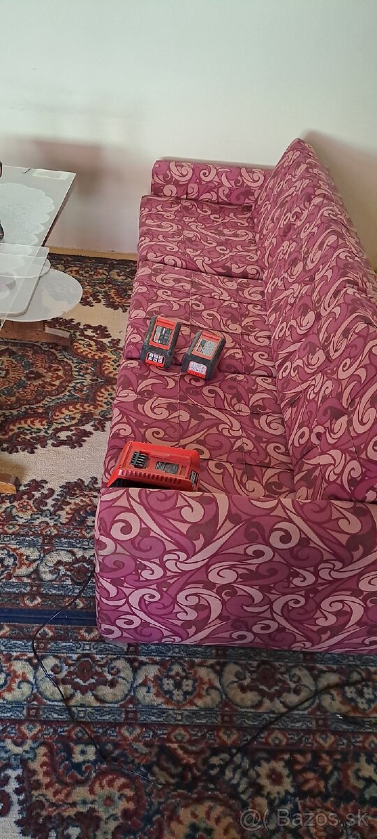 Darujeme za odvoz rozkladací gauč a 2 fotelky