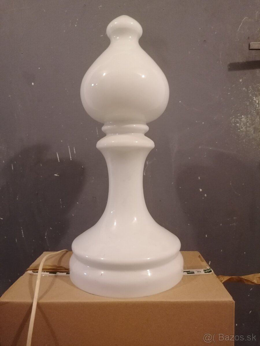 Lampa Dáma, Jakeš