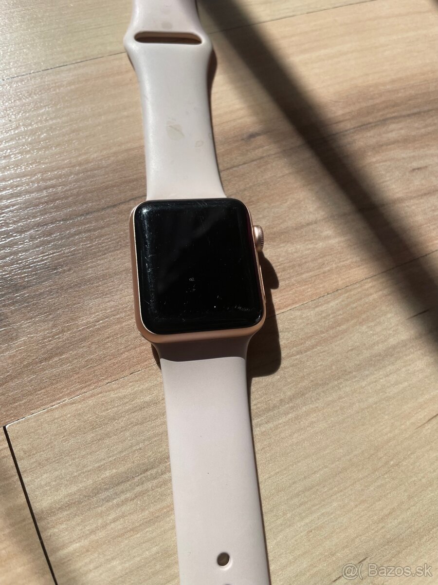 Apple Watch Series 3 – 38mm, zlatoružové