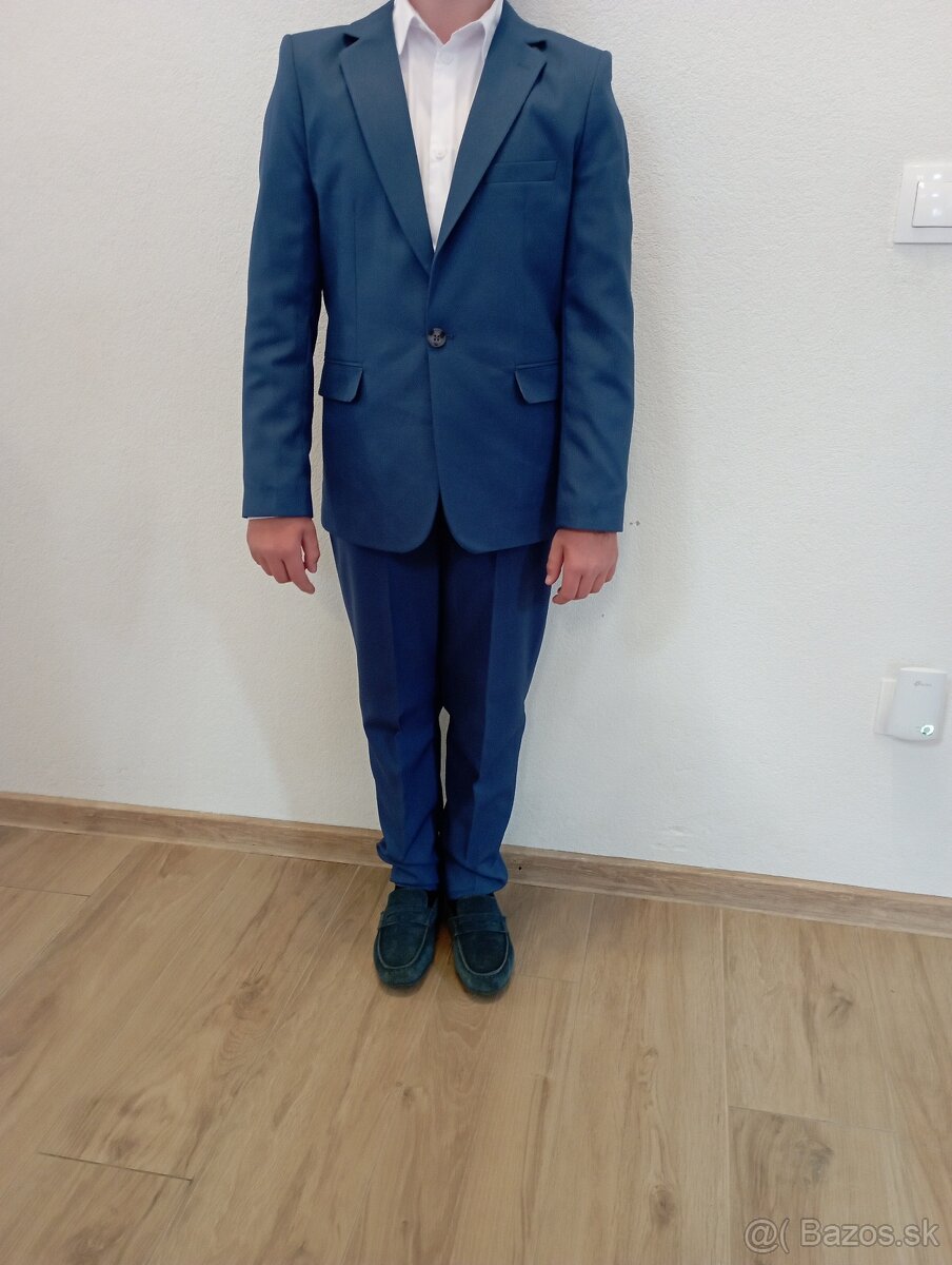 Chlapčenský oblek tmavomodrý