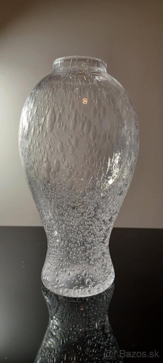 Krásna bublinková váza z fúkaného skla výška 21 cm