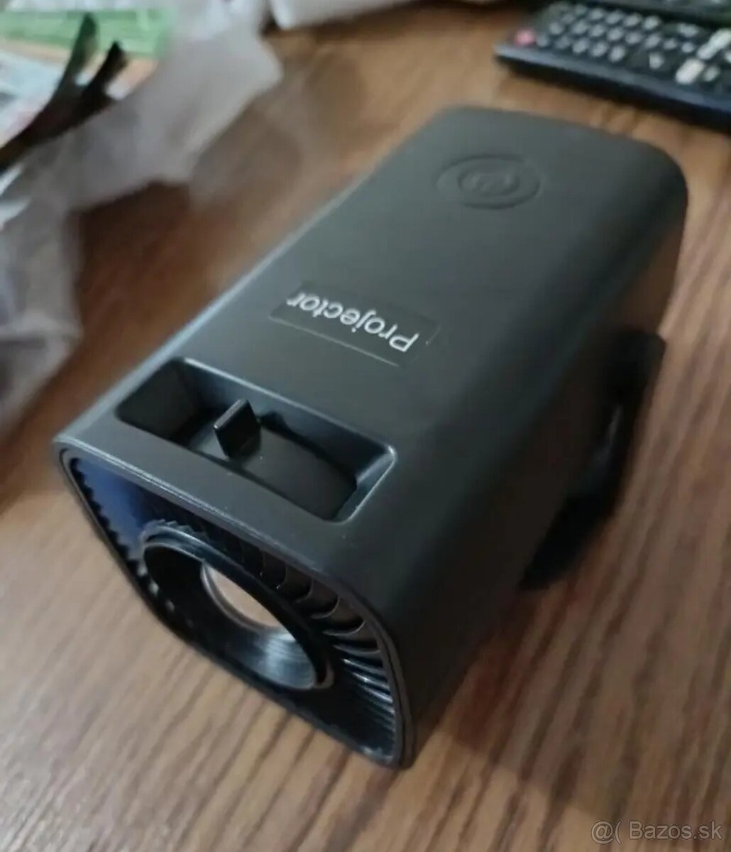Projektor Full HD rozlíšenie