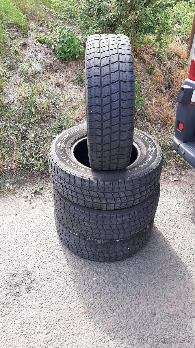 215/70R15C 109/107R Vredestein zimne