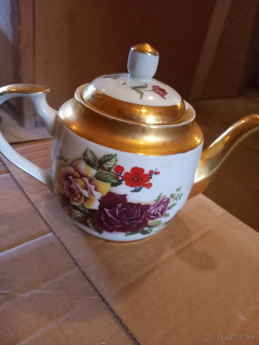 Čašník dekorácia.Hodiny.