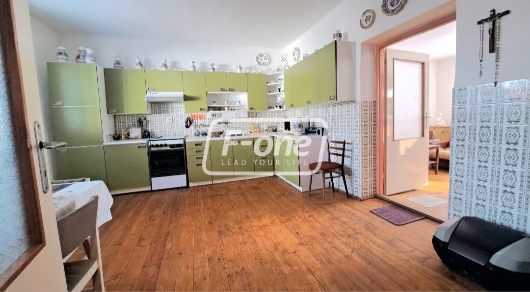 Dvojgeneračná stavba v malebnej obci Trstín