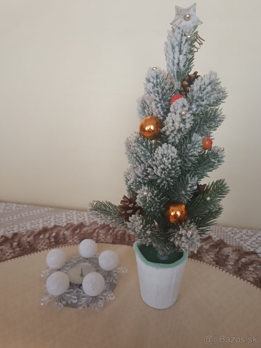 1 Vianočný stromček a svietnik na stôl
