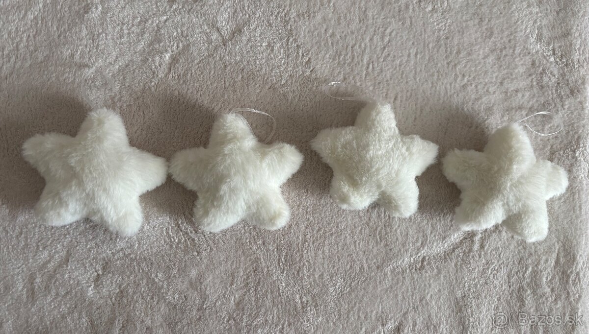 Biele plyšové hviezdičky – mäkké vianočné ozdoby (4 ks)