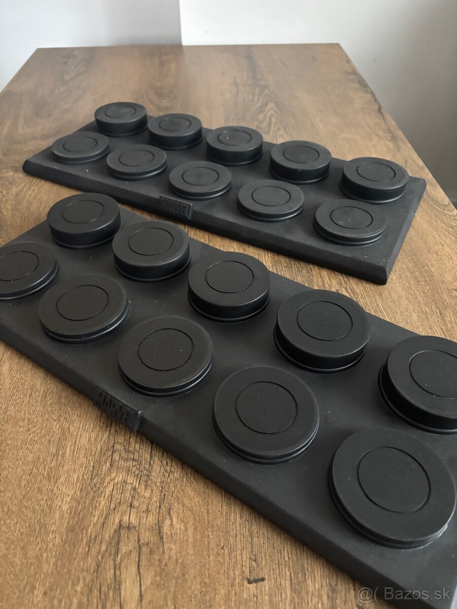 Stojan/Podstavec na figurky MARVEL