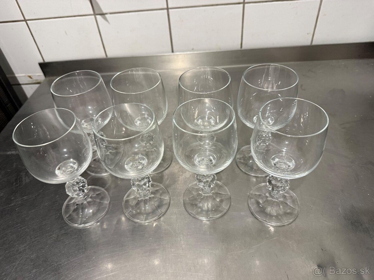 Sklenené poháre na stopke – 8 ks