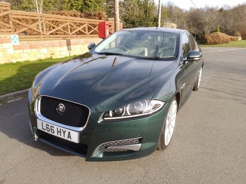 KÚPIM Jaguar XJ