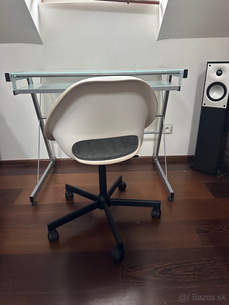 Otočná polohovateľná stolička