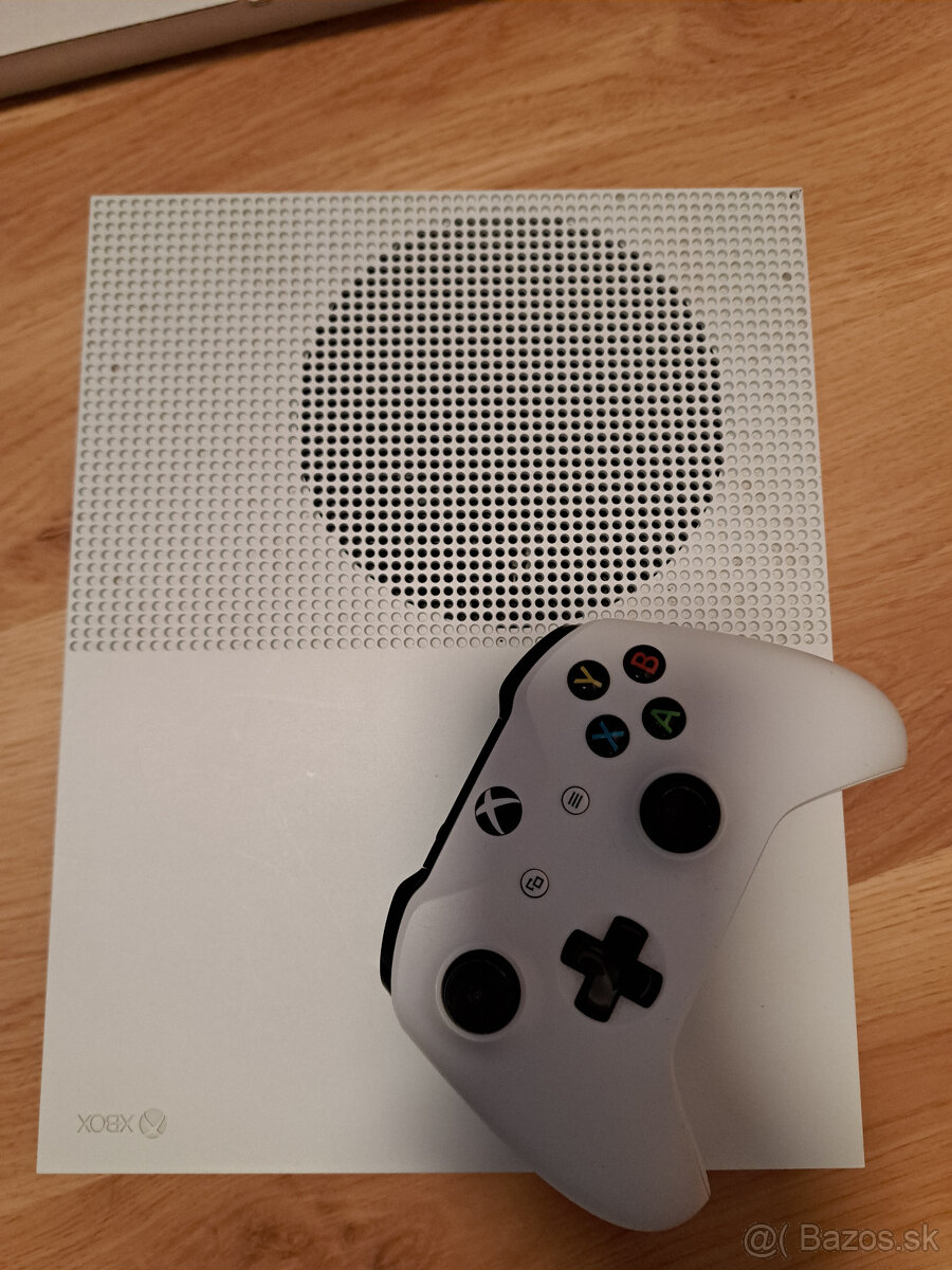 Xbox One S 1 TB + 2 hry