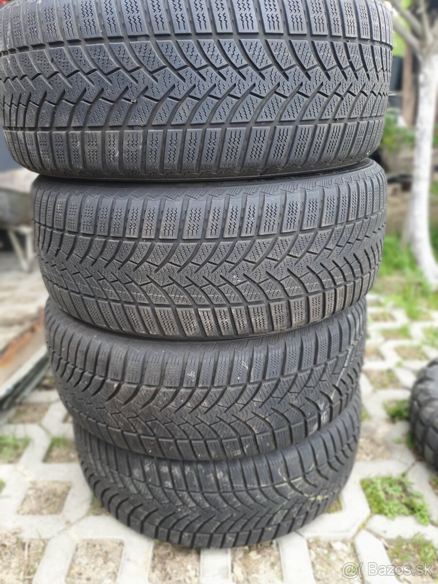 Pneu 215/55r16