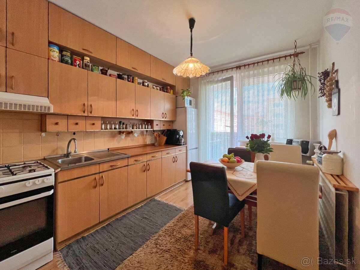 Predaj 3i byt Prievidza časť Necpaly- s balkónom 70m2