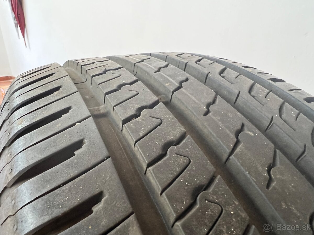 235/50 R19