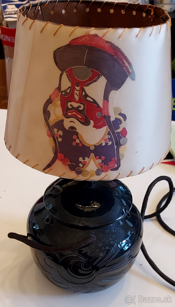 Stará japonská lampa