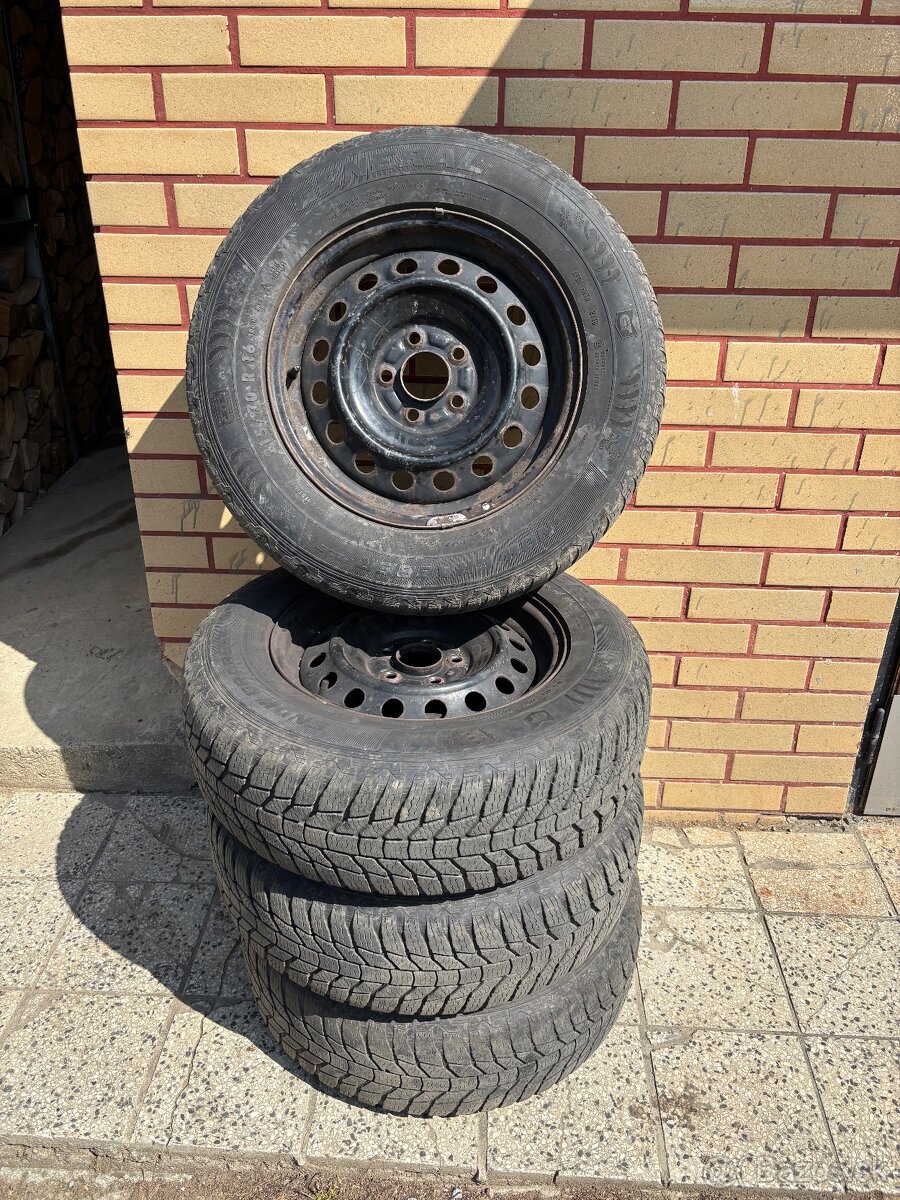 5x114,3 215/70R16