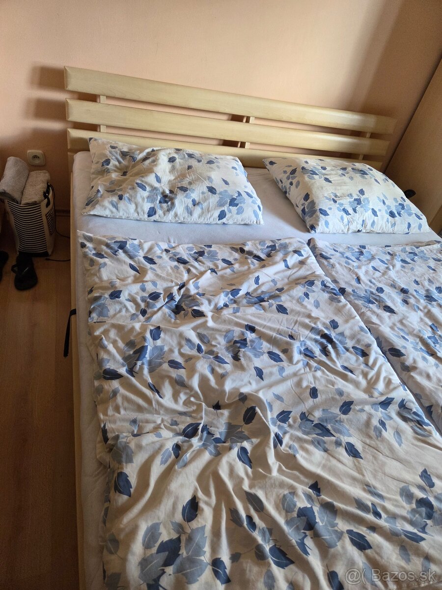 Samostatna a manzelska postel