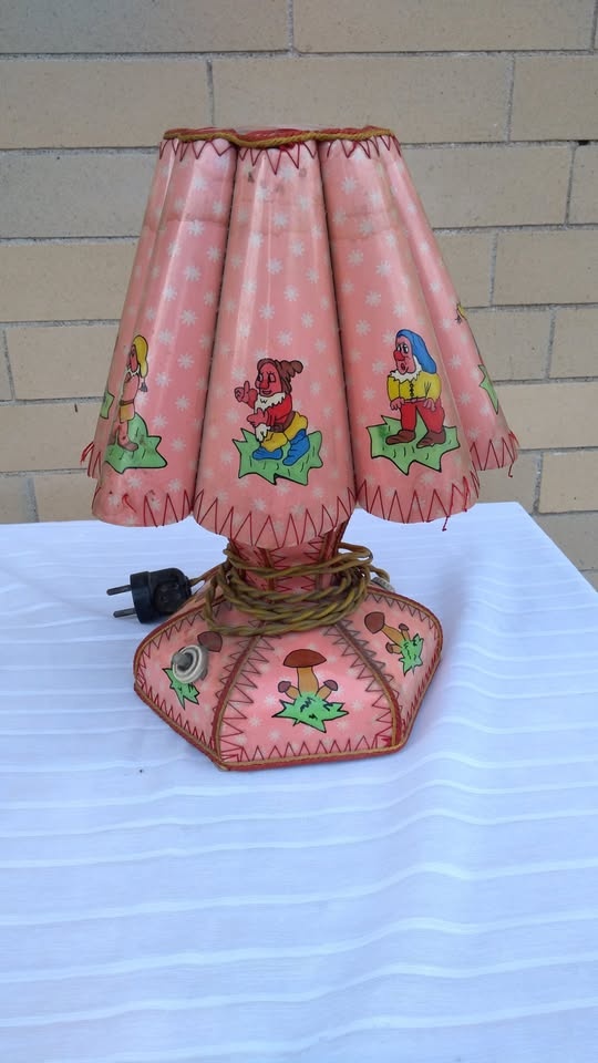 Retro lampa - ružová - ručne maľovaná - s motívom trpaslíkov