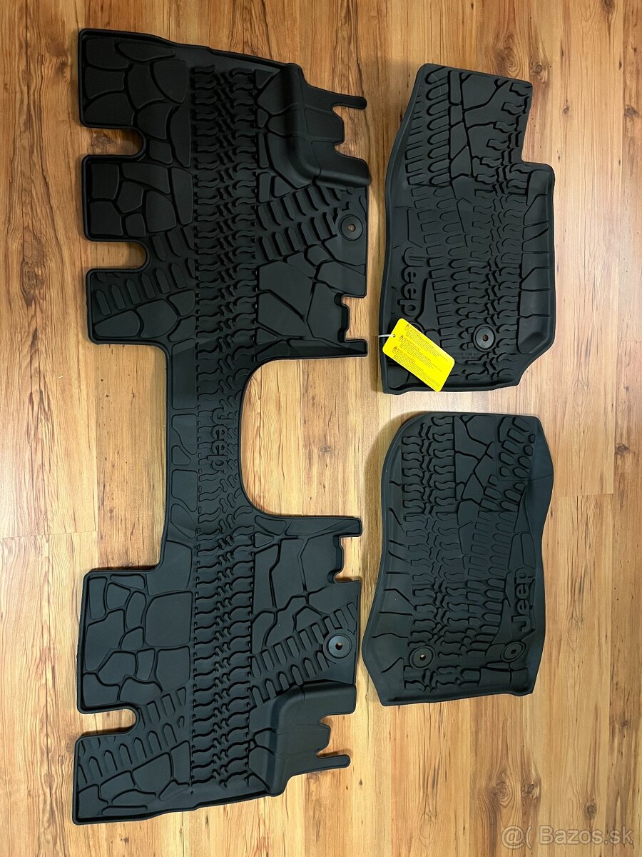 Predám originál gumene koberce MOPAR na Jeep Wrangler
