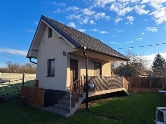 Na predaj záhrada s murovanou chatkou v Komárne časť Nová Os