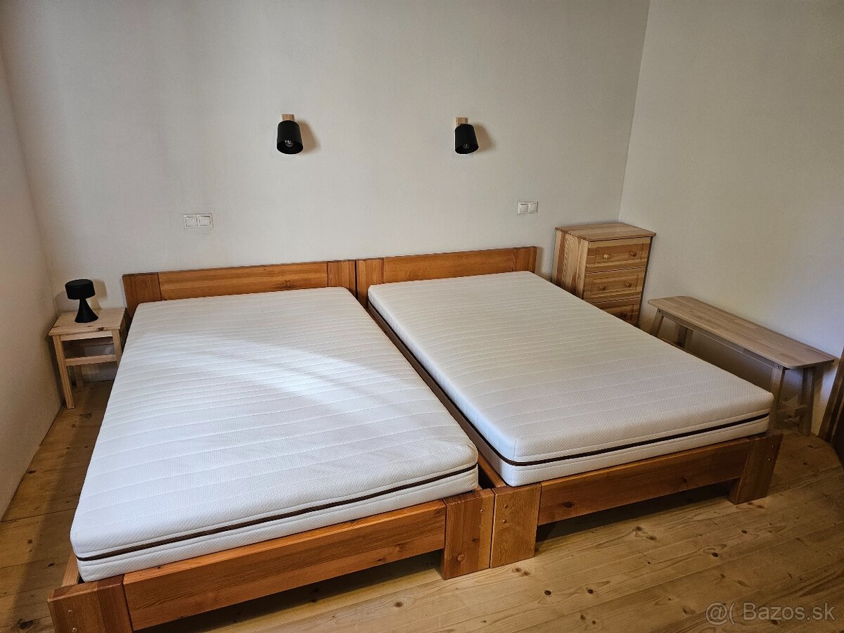 Predám dve postele z masívu s roštami a matracmi