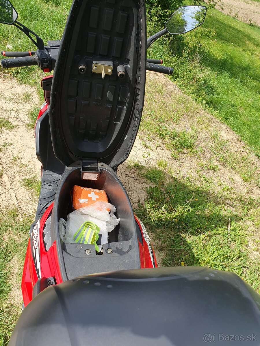 Skúter adamoto 125