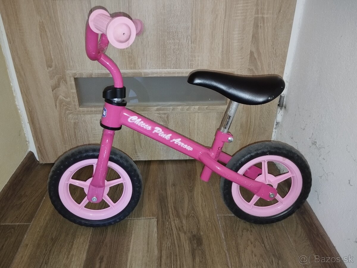 Ružové cyklo-odrážadlo