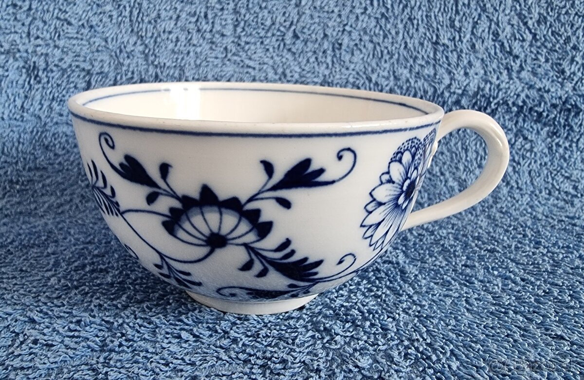 Starožitná porcelánová šálka - MEISSEN