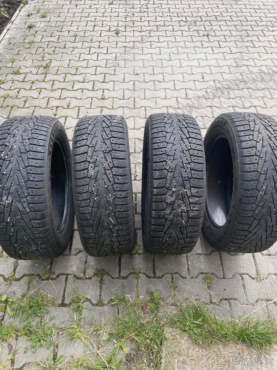 Set zimných pneu nokian hakkapeliitta 7 suv 245/55 R19 107T