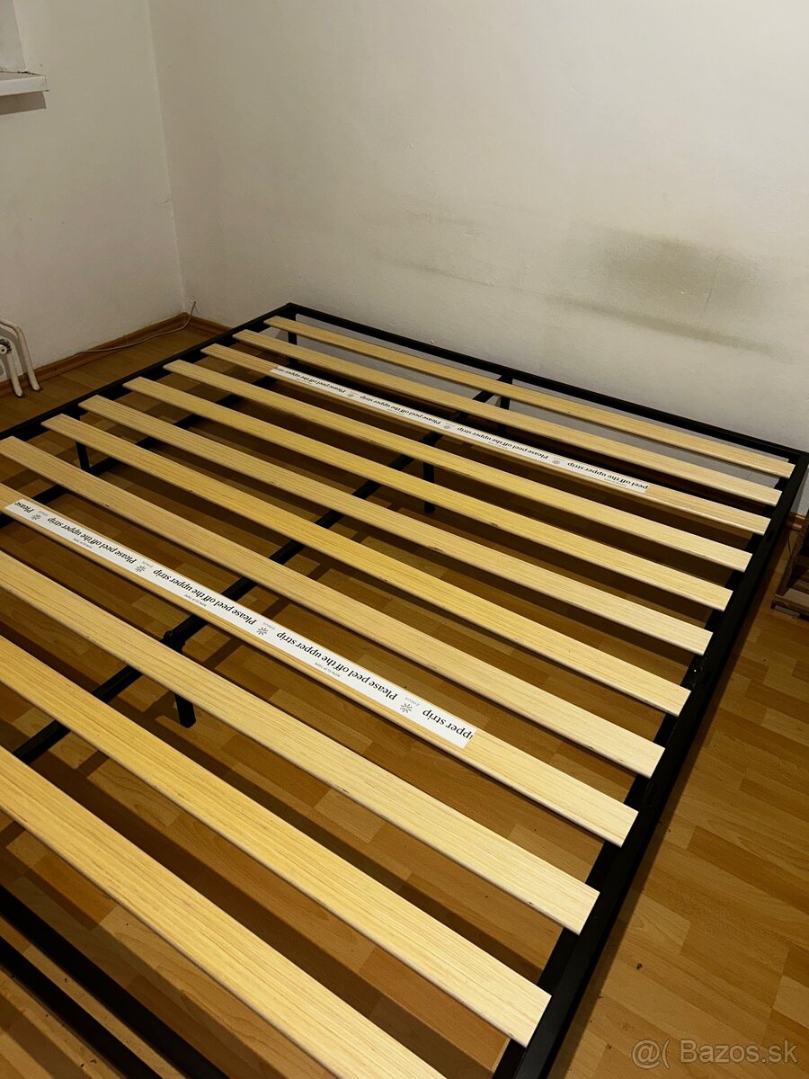 Kovová posteľ + 2 matrace - Set vo výbornom stave