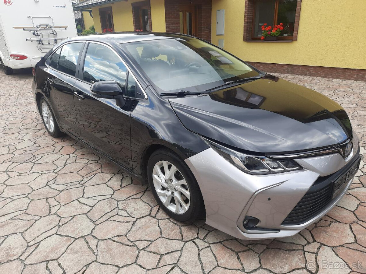 Toyota corolla 1,8 hybrid 4/2022 puvod čr