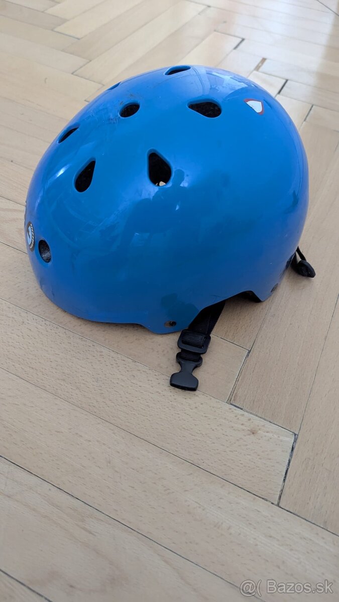 Prilby na kolobezku alebo bicykel