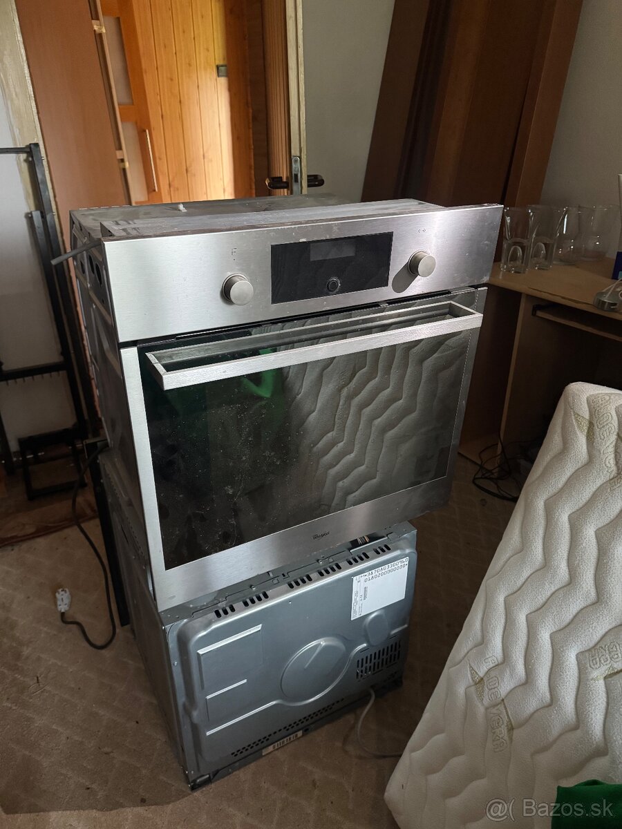 Vstavaná elektrická rúra Whirpool