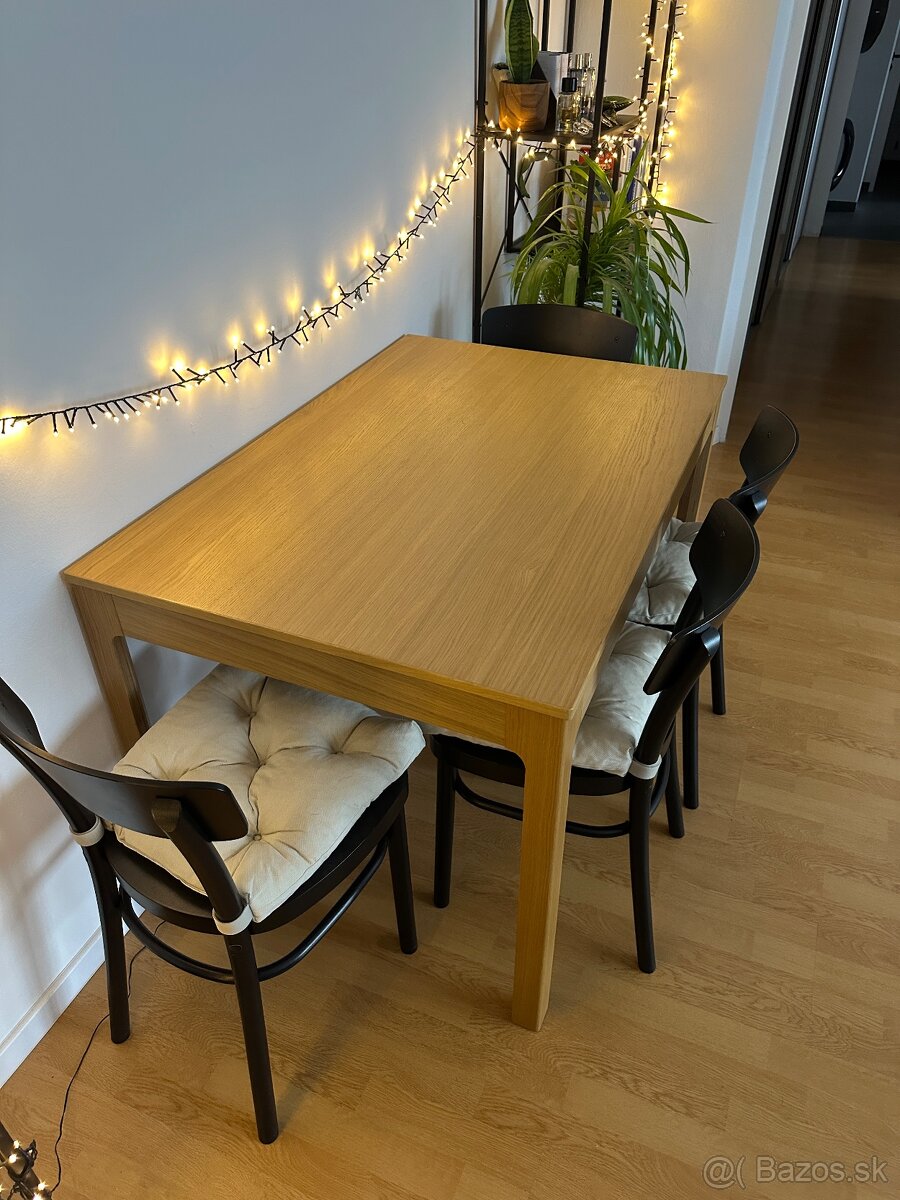 Predám rozkladací stôl (120 na 180 cm)