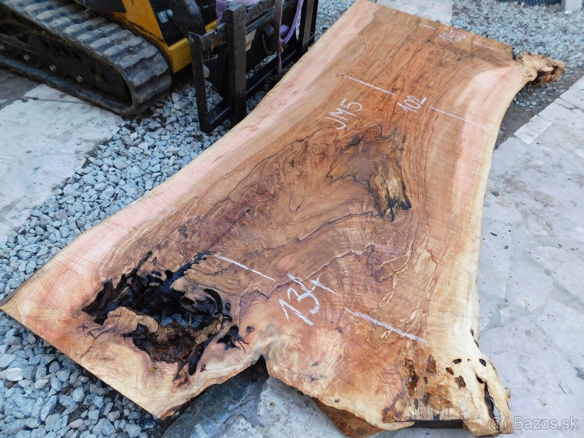 Atypické a nadrozmerné fošne a koláče, orechové drevo