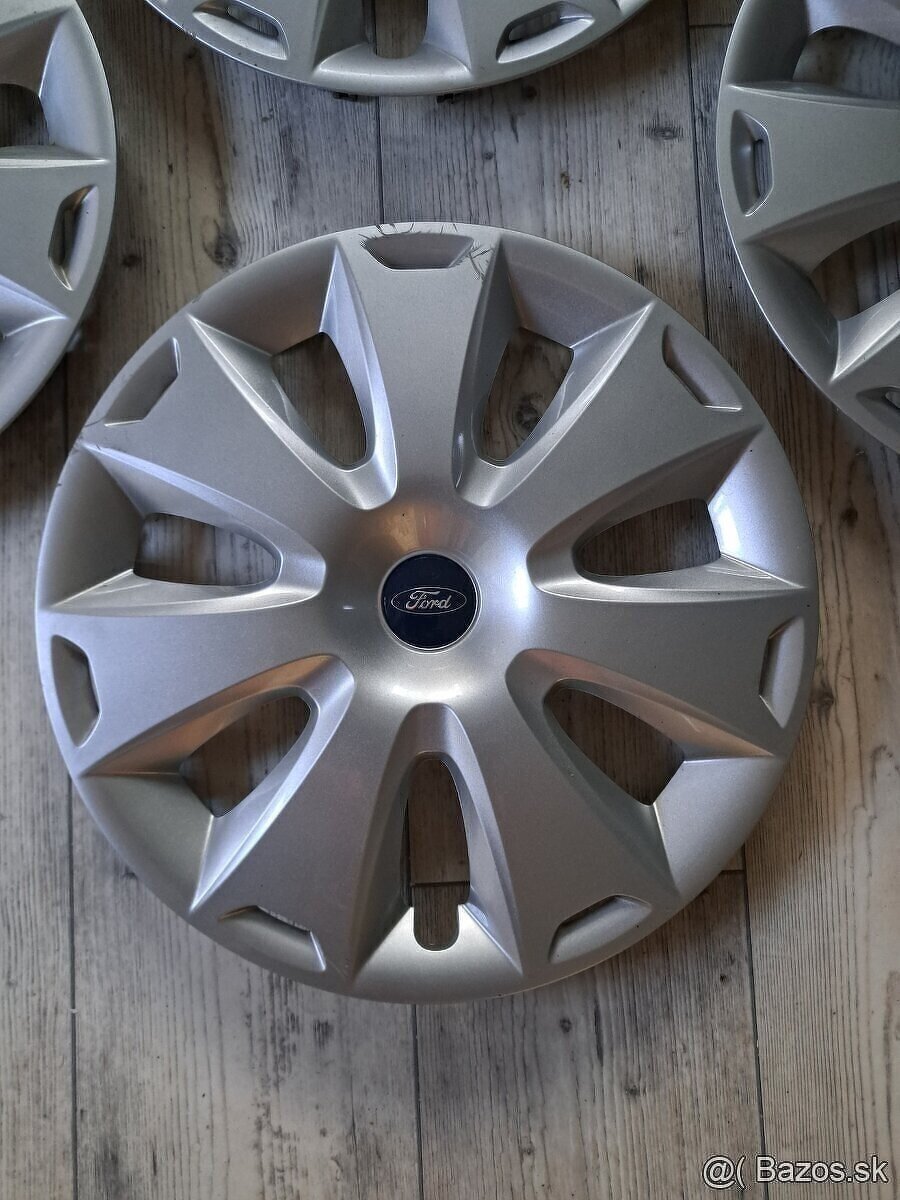 Kryty kolies, puklice FORD R16 veľmi zachovalý stav