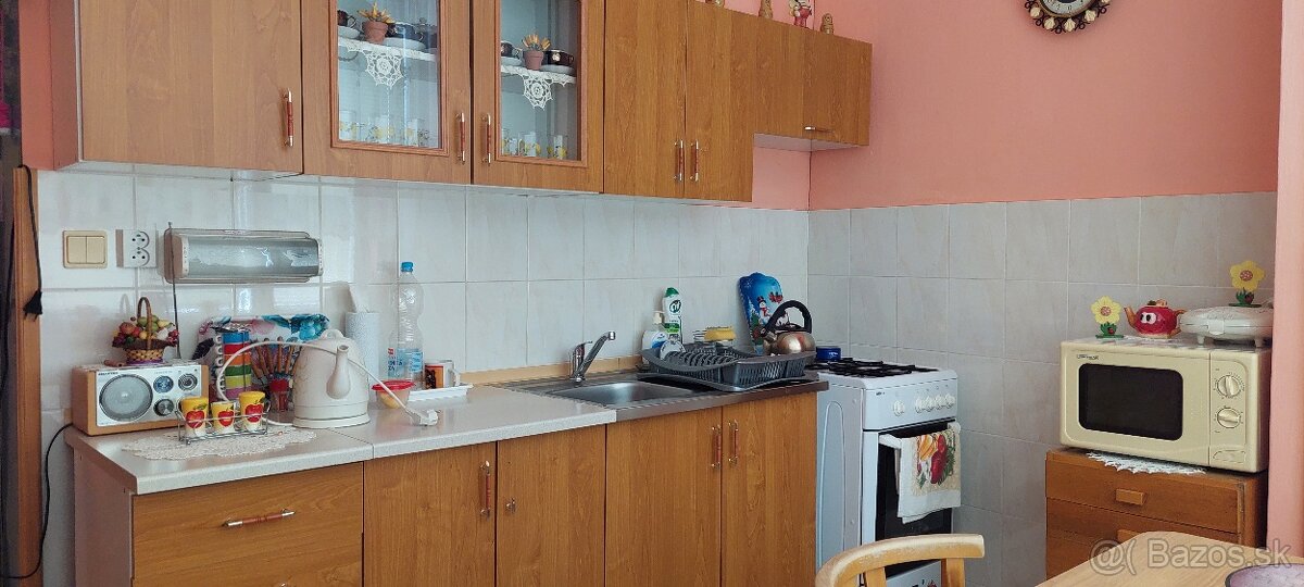 Prenájom 2-izbového bytu Čiernej nad Tisou, nezariadený.