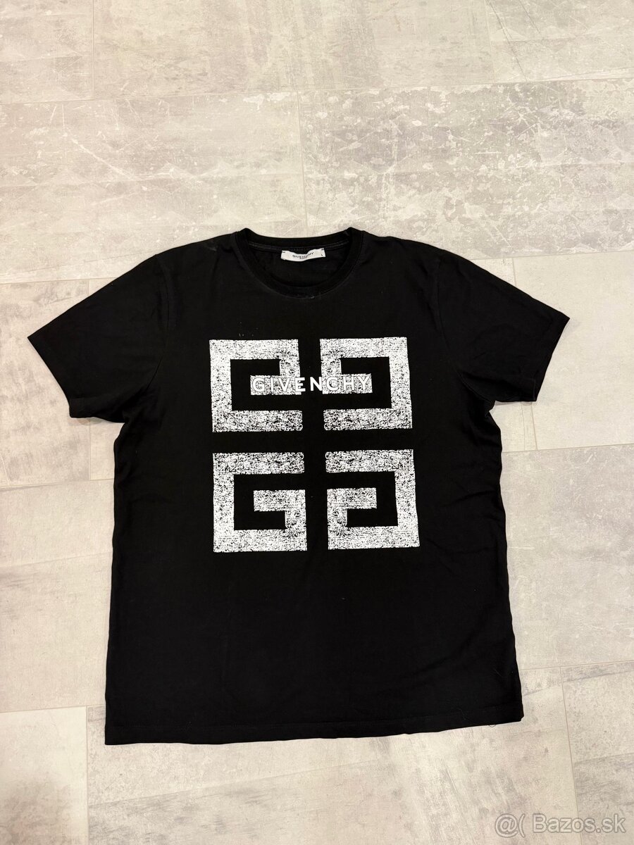 GIVENCHY čierne tričko