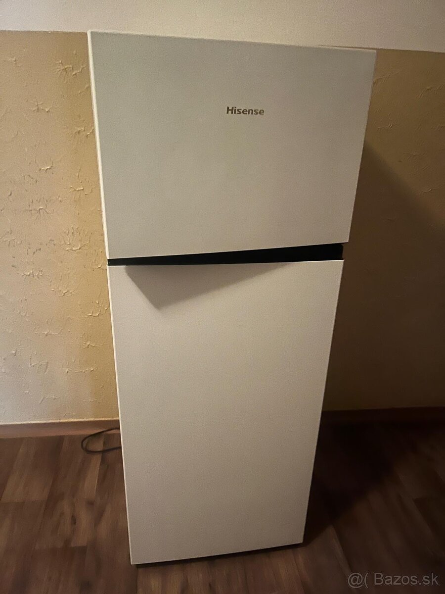 Chladnička s mrazničkou Hisense