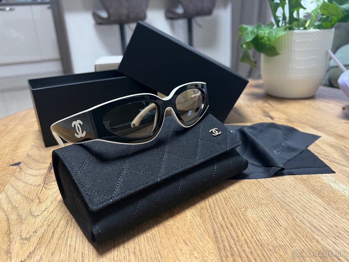 New original CHANEL Cat Eye Black & White