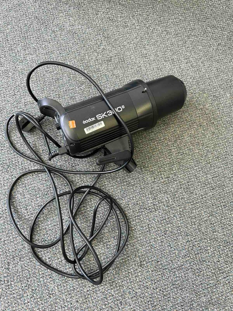 Štúdiový blesk GODOX SK 300II