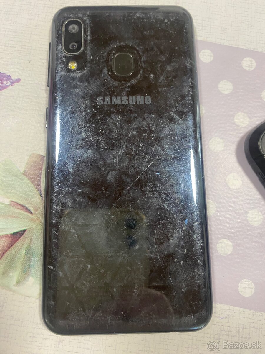 Predám Samsung galaxiu a20e