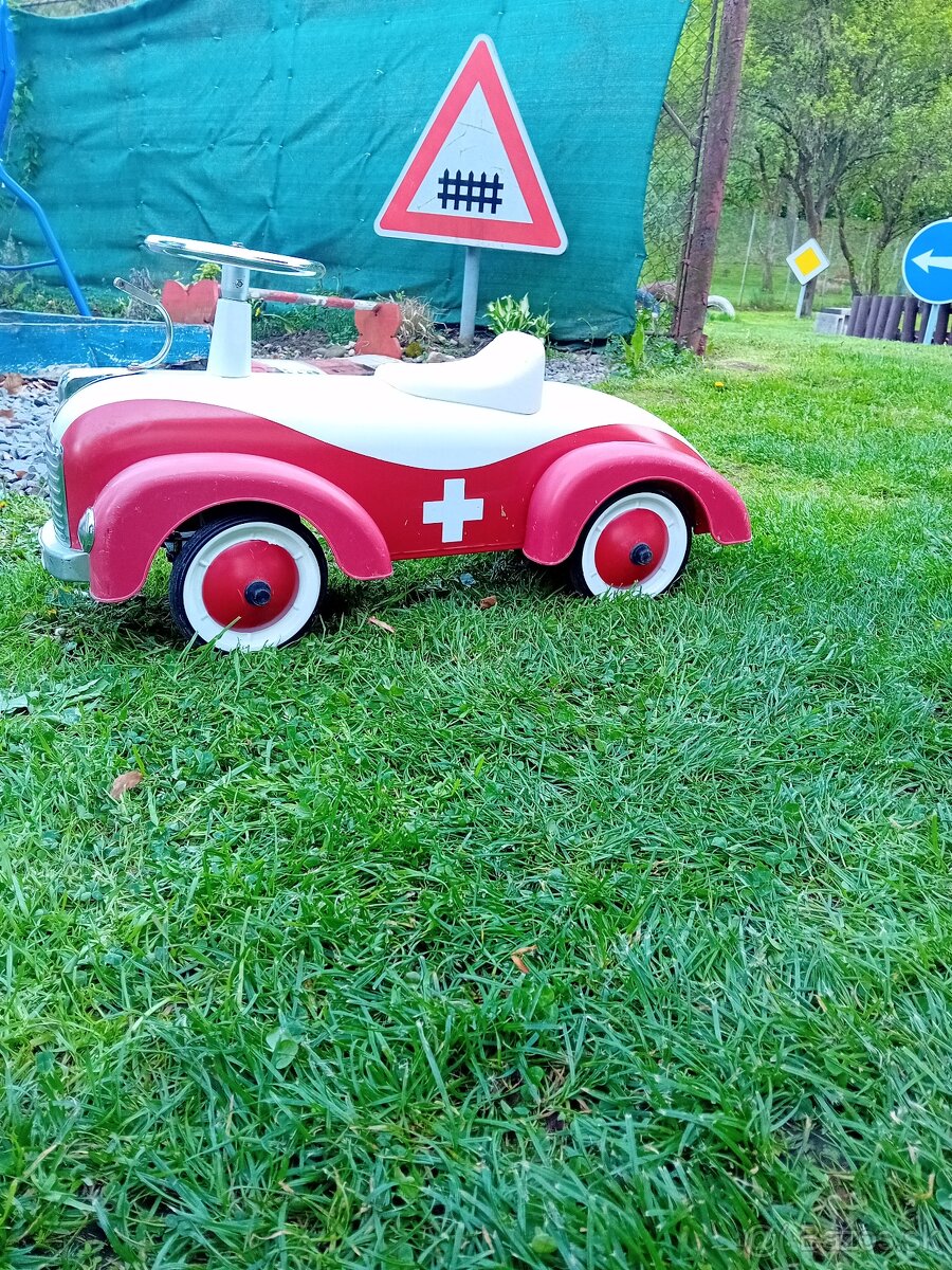 Autíčko ideálne ako ozdoba
