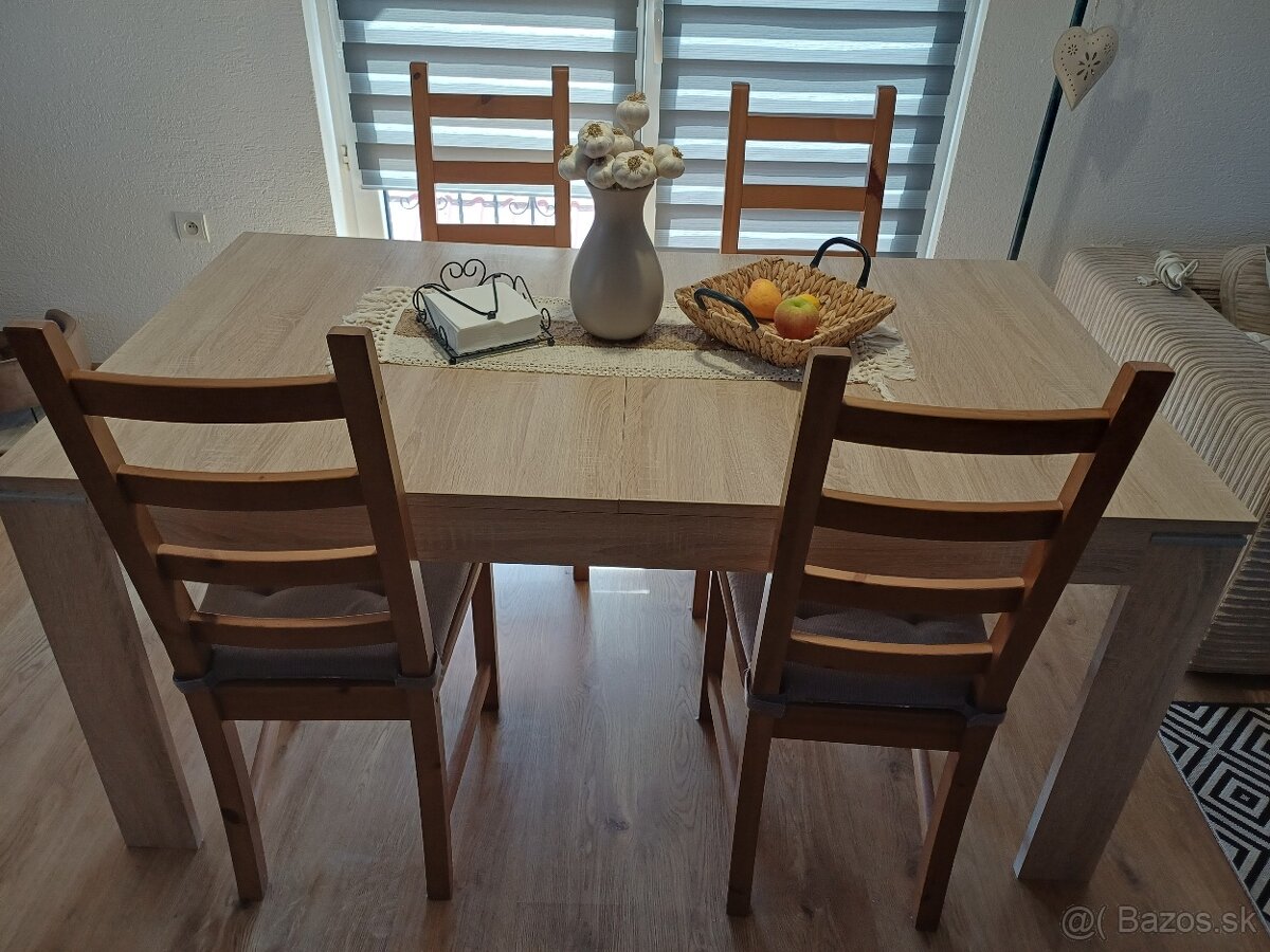 Jedalensky rozkladací stôl
